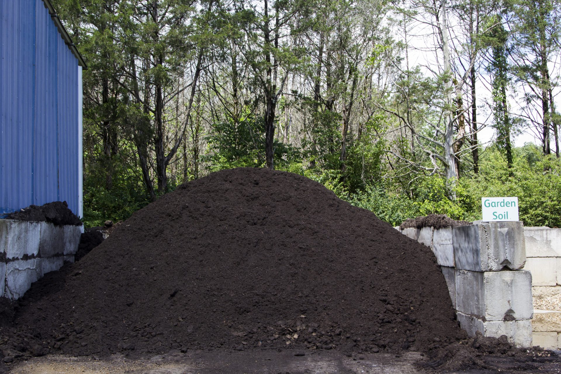 Lawn and Garden Soil 14